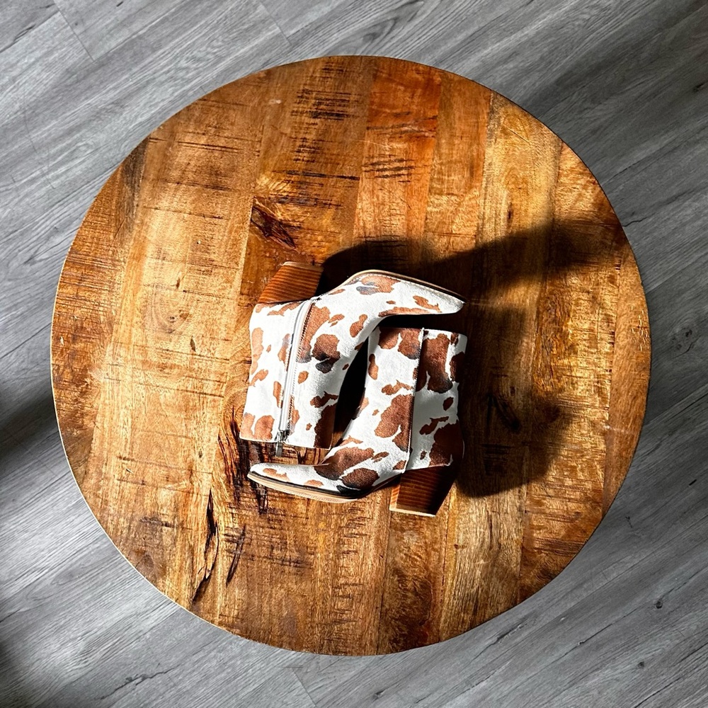 Arider Buckel Cow Print Pointed Toe Ankle Cowgirl Boots